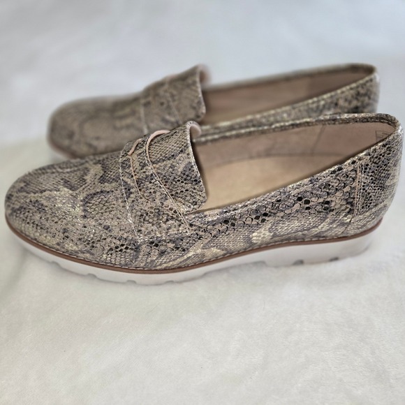 Vionic Cheryl II Loafers Women's Size 12 Wide Width Snake Print‎ Comfort - Picture 1 of 6